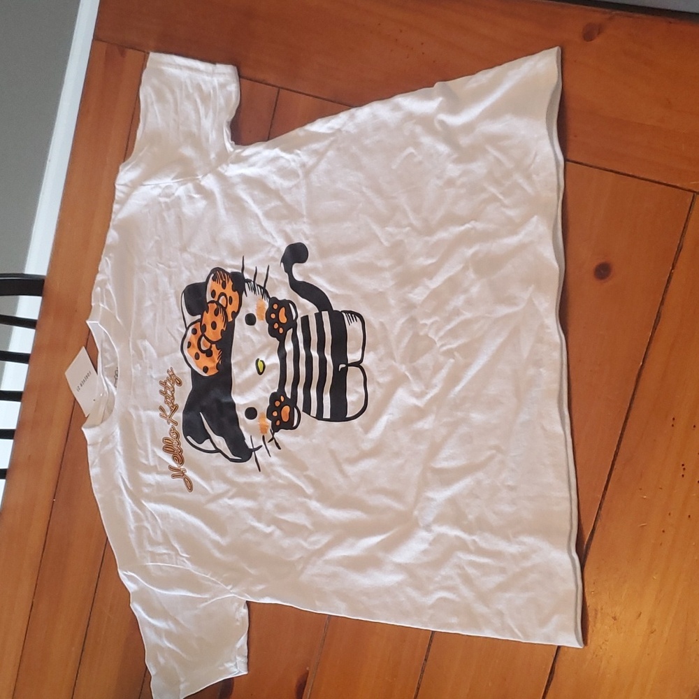 Hello kitty tshirt nwt